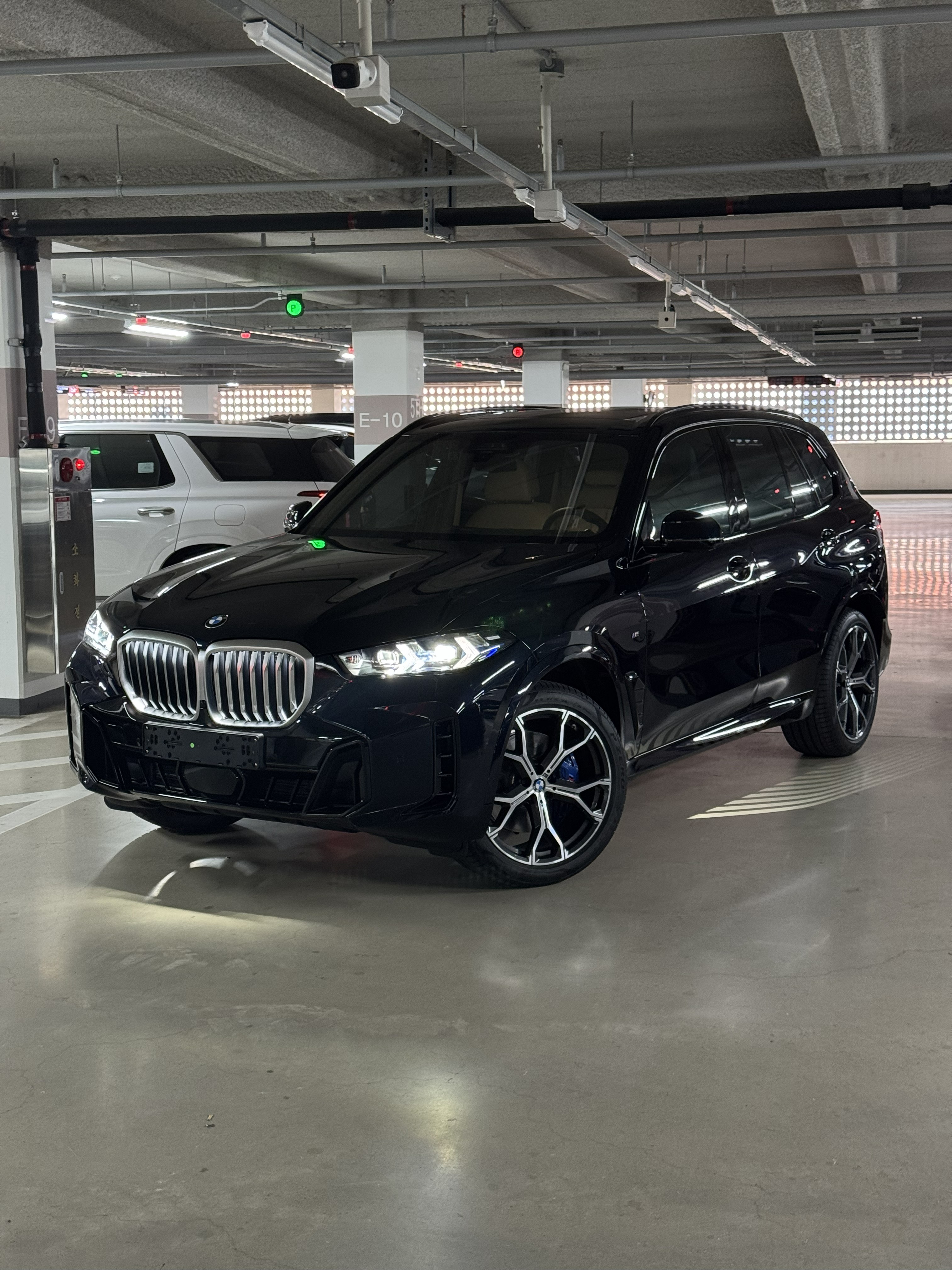 Автомобили в салоне